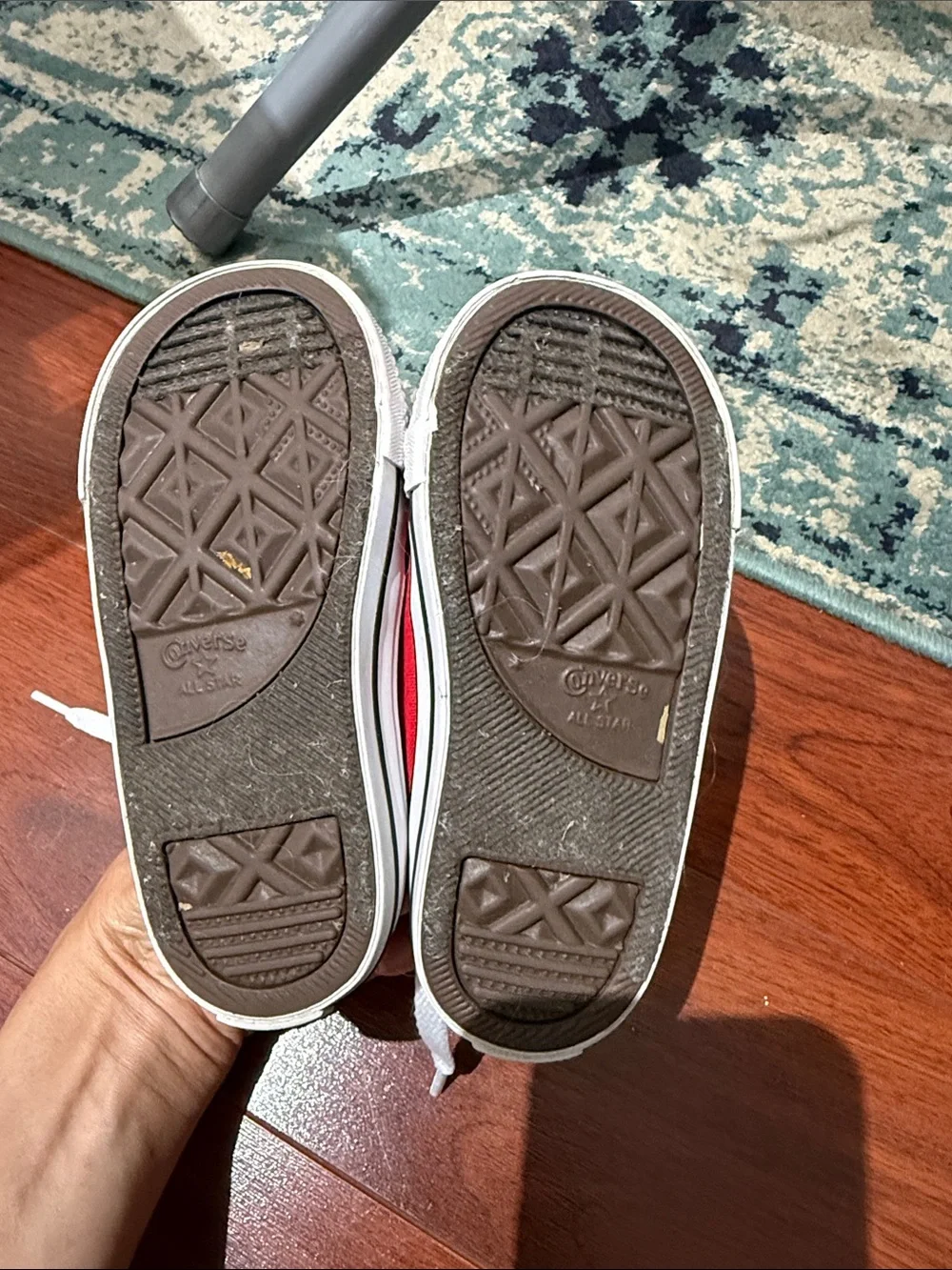 Converse low top sneakers size 8